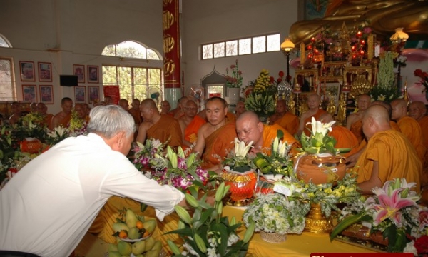 Tp.HCM:Lễ  dâng Y Kathina tại thiền viện Nguyên Thủy