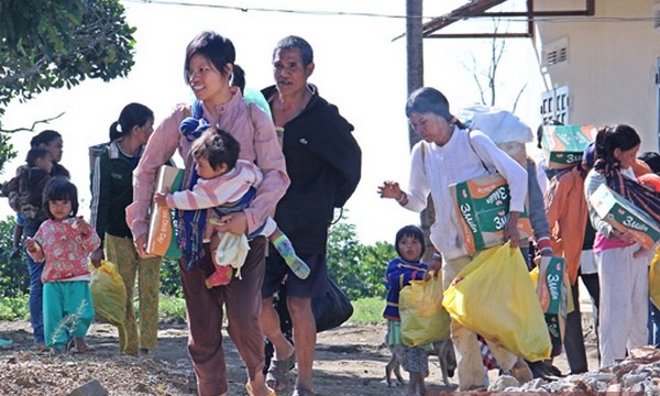 Gia Lai: Chuyến thăm tặng quà bà con làng phong IaLang