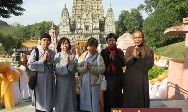 Giám đốc, nhân viên cùng nhau học Phật gieo duyên lành 'Phật hóa cơ quan'