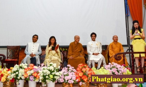 Tp.HCM Công chiếu phim Cuộc Đời Đức Phật: Công chúa Thái Lan và hàng ngàn người xếp hàng để xem