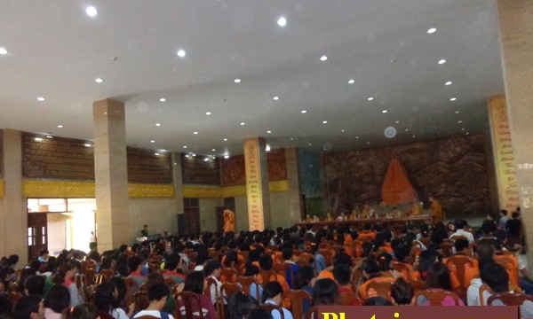Hơn 600 bạn trẻ phục vụ lễ Tưởng niệm 60 năm Tổ sư Minh Đăng Quang vắng bóng