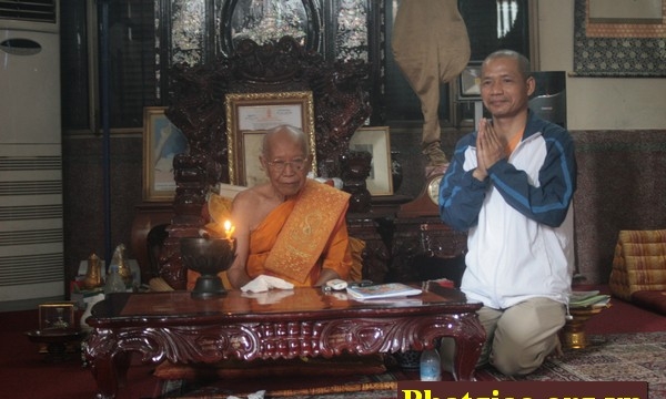 Đảnh lễ Vua sư Campuchia 