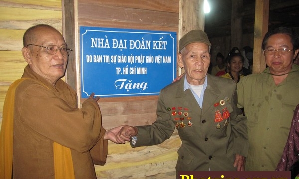 Phật giáo Tp.HCM tặng Điện Biên 60 căn nhà đại đoàn kết