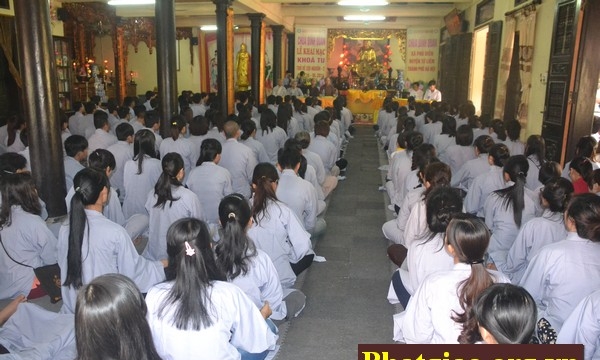Hơn 500 bạn trẻ đến chùa Đình Quán - Hà Nội tham dự khóa tu chào mừng Phật đản