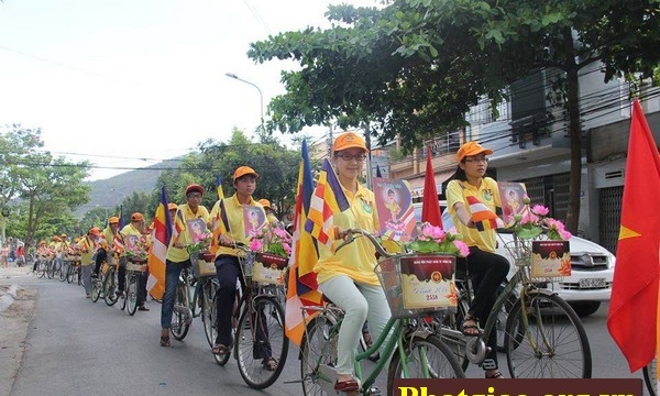 BRVT: Diễu hành xe đạp hoa kính mừng Phật đản
