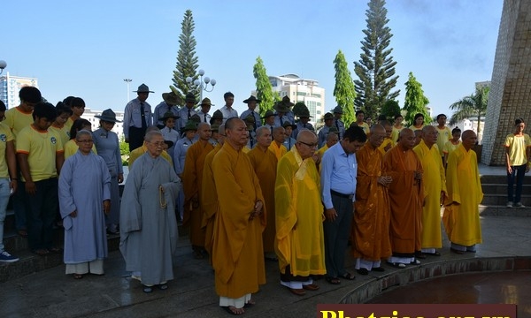 Đà Nẵng: Lễ Dâng hương các Anh hùng liệt sĩ nhân Đại lễ Phật đản PL.2558