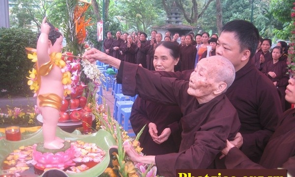 Hà Nội: Chùa Thánh Chúa tổ chức Đại lễ Phật đản PL.2558