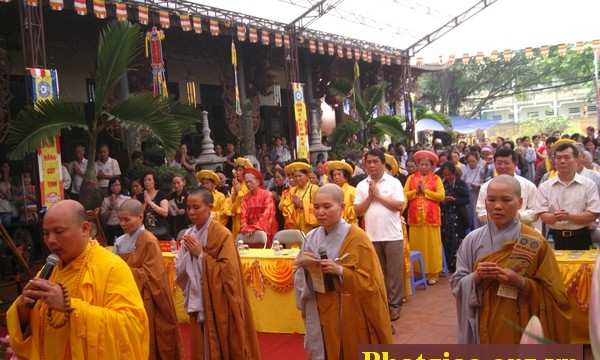 Hà Nội: Chùa Tăng Phúc tổ chức Đại lễ Phật đản PL.2558