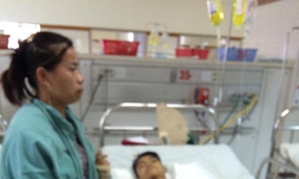 Huế: Chia sẻ cùng cậu bé mồ côi đi bán dạo Nguyễn Văn Cung, bị tai nạn nguy kịch