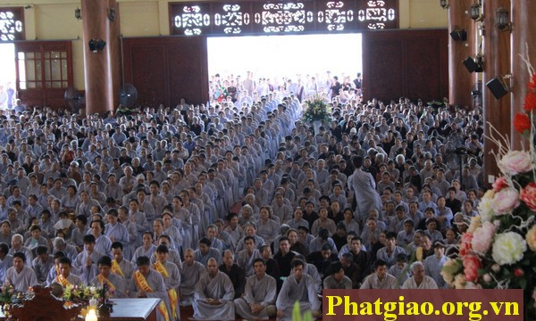 Quảng Ninh: Hơn 4000 phật tử dự tu Bát quan trai, mừng Đại lễ Vu Lan tại chùa Ba Vàng