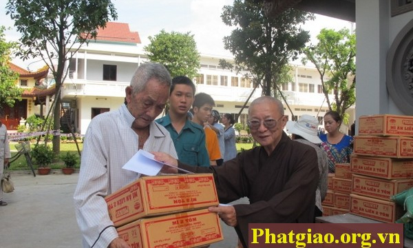 Tp.HCM: Tặng hơn 500 phần quà cho người nghèo nhân Đại lễ Vu Lan báo hiếu