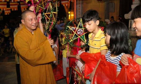 Hà Nôi, Bắc Ninh: Đêm hội trăng Rằm cho thiếu nhi