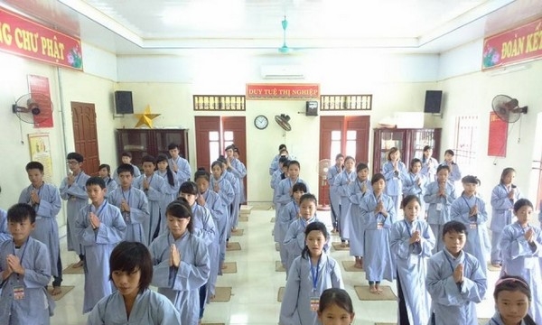 Thái Bình: Gần 100 bạn trẻ về chùa Ứng Linh dự khóa tu một ngày