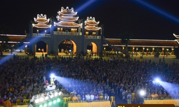 Quảng Ninh: Gần 5000 tăng, ni, phật tử xem phim 'Cuộc đời đức Phật' tại chùa Ba Vàng