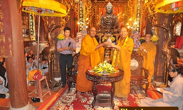 Lạng Sơn: Trụ trì Bồ Đề Đạo Tràng (Ấn Độ) tới thăm chùa Thành