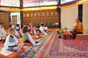 Giảng dạy kết hợp giữa Phật giáo và thế tục tại thành phố Eugene, bang Oregon, Hoa Kỳ 