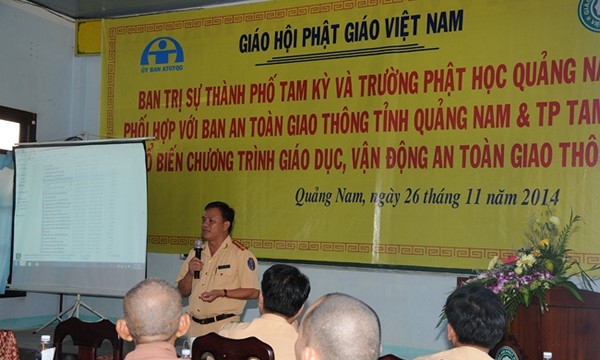 Quảng Nam: Phổ biến chương trình an toàn giao thông đến tăng, ni