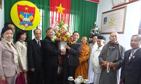 Lâm Đồng: Phật giáo thăm và chúc mừng giáng sinh tôn giáo bạn