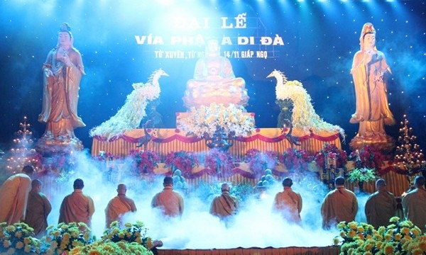 Thái Bình: Chùa Từ Xuyên tổ chức đêm hoa đăng vía Phật A Di Đà