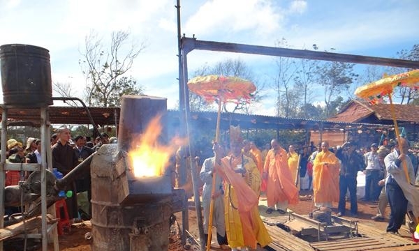 Đắc Lắc: Lễ rót đồng đúc Đại Hồng chung niệm Phật đường Thiện Hòa 