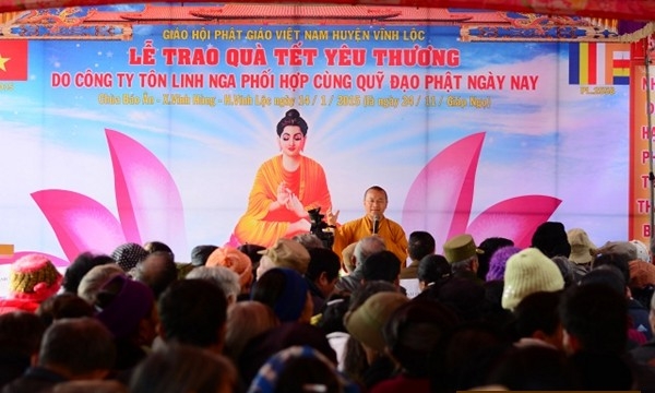 Trao quà Quỹ từ thiện Đạo Phật Ngày Nay tại Thanh Hóa, Hà Tĩnh