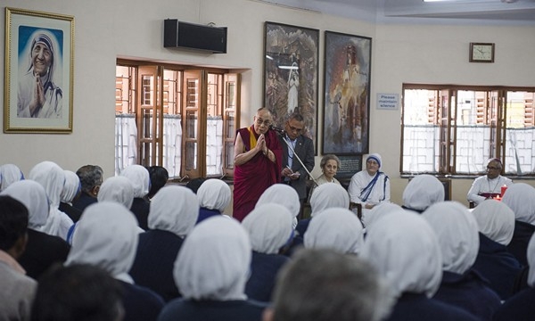 Ấn Độ: Đức Đạt Lai Lạt Ma chia sẻ Pháp thoại  tại dòng Thừa Sai Bác Ái