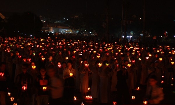 Đắk Nông: Hàng nghìn người dự lễ hội hoa đăng 