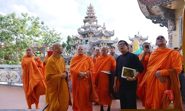 Phái đoàn Quân đội Hoàng Gia Campuchia viếng thăm chùa Linh Phước (Lâm Đồng)