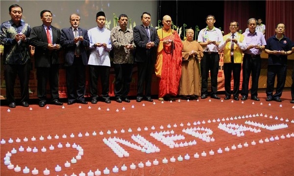 Malaysia: Liên tôn giáo tổ chức cầu phúc cát tường đến với Nepal