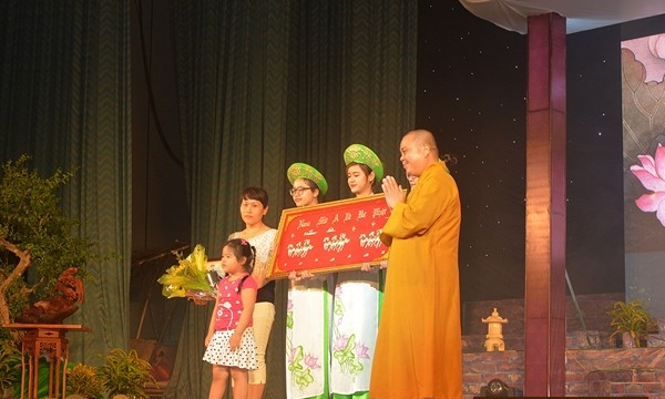 Đà Nẵng: CLB Hương Từ Tâm trao quà, chùa Quan Thế Âm gây quỹ từ thiện