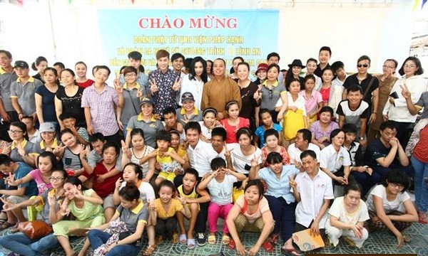 Đà Nẵng: Ca sĩ Thanh Lam và các nghệ sĩ hoạt động từ thiện mừng Phật Đản