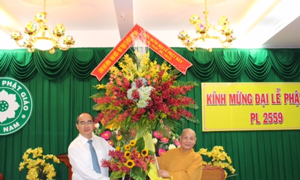 Tp.HCM: Chủ tịch MTTQ chúc mừng Đại lễ Phật đản 2015