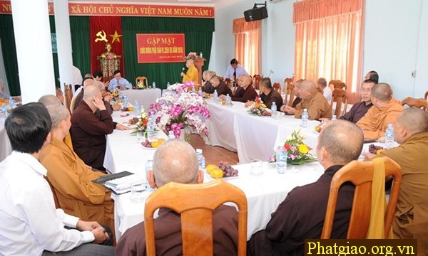 Quảng Nam: Chúc mừng Phật đản; 7 đóa sen trên sông Hoài