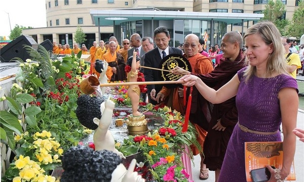 Canada: Chương trình văn hóa Phật chào mừng ngày Phật đản PL.2559