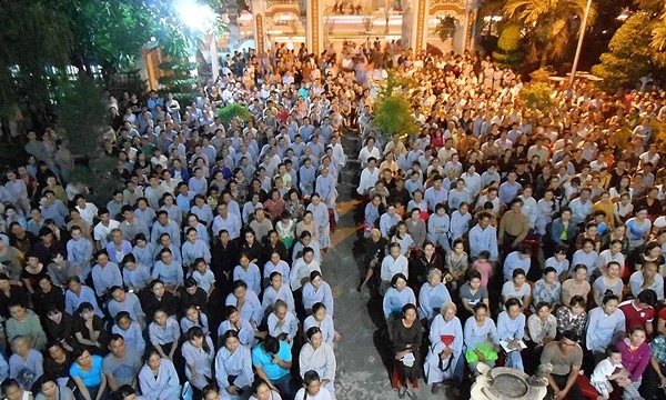 Đà Nẵng: Hàng vạn phật tử thính Pháp tại chùa Quang Minh