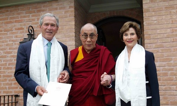 Đức Đạt Lai Lạt Ma và George W Bush chia sẻ về dân chủ, tự do