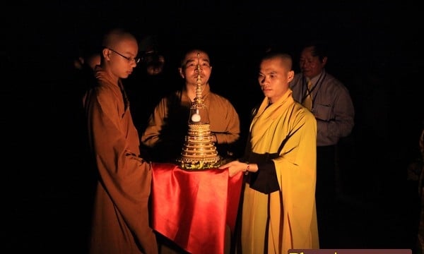 Hà Nội: Cung rước, an vị Xá lợi Phật tại chùa Linh Ứng