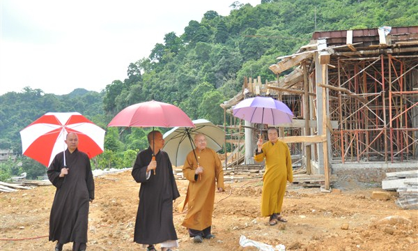 Lạng Sơn: HT.Thích Thanh Nhiễu kiểm tra tiến độ xây dựng chùa Tân Thanh