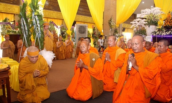 Phật giáo Nam tông Khmer kính viếng Giác linh HT.Thích Giác Nhiên