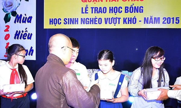 Đà Nẵng: Trao học bổng cho học sinh nghèo vượt khó quận Hải Châu