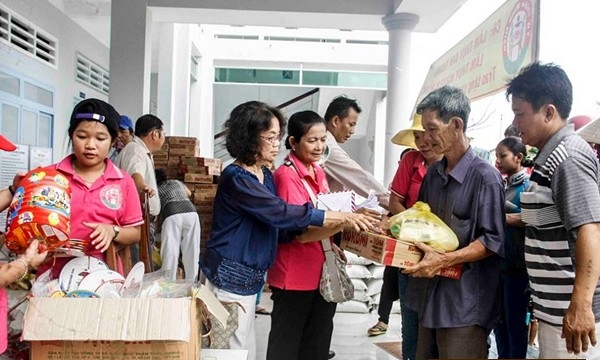 Cần Thơ: Trao quà cho 150 hộ nghèo ở Vĩnh Long