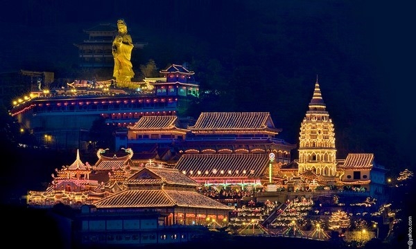 Ngôi danh lam Phật địa Kek Lok Si tuyệt đẹp ở Malaysia