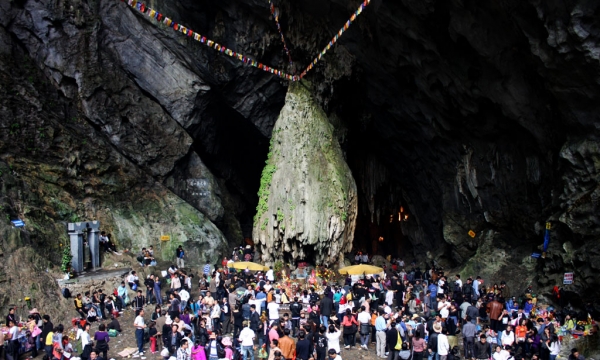 Những trăn trở về lễ hội chùa Hương