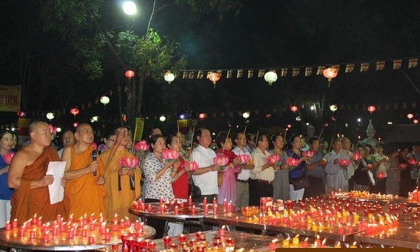 Đồng Nai: Cúng đèn Rằm tháng Giêng tại thiền viện Phước Sơn