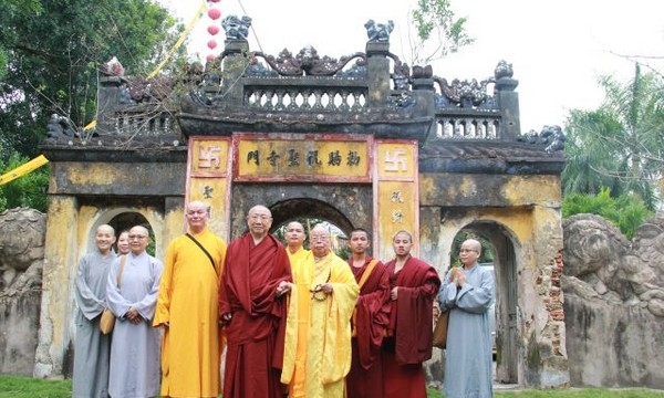 Ngài Kyabje Gosok Rinpoche thăm các tự viện trong phố cổ Hội An