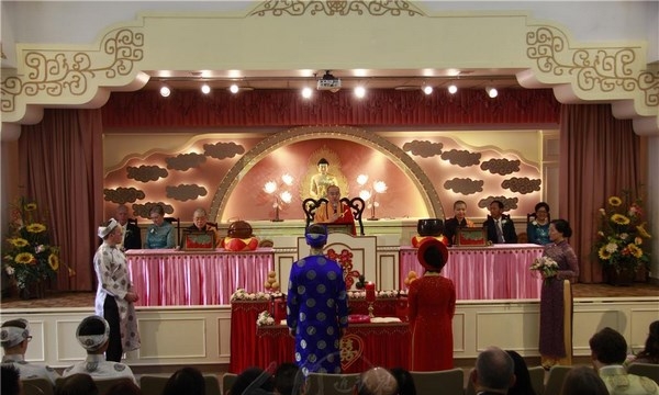 Hoa Kỳ: Lễ cưới theo nghi thức Phật giáo tại Tây Lai tự