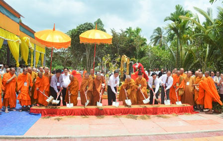 Tổ chức Lễ đặt đá xây dựng Học viện Phật giáo Nam tông Khmer