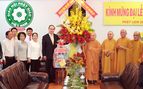 Chủ tịch Ủy ban T.Ư MTTQVN chúc mừng Đại lễ Phật đản 2017 - PL.2561