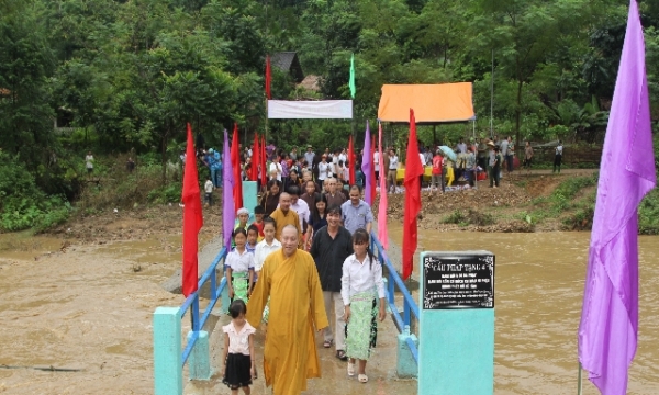 Phật giáo Tuyên Quang xây dựng cầu cho bà con vùng cao