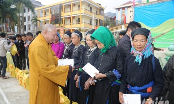 Quỹ Thiện Tâm trao quà Tết cho đồng bào nghèo vùng cao Hà Giang